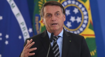 Distribuição de vacinas da AstraZeneca deve começar neste sábado